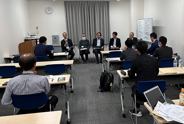 議員対象セミナーの様子